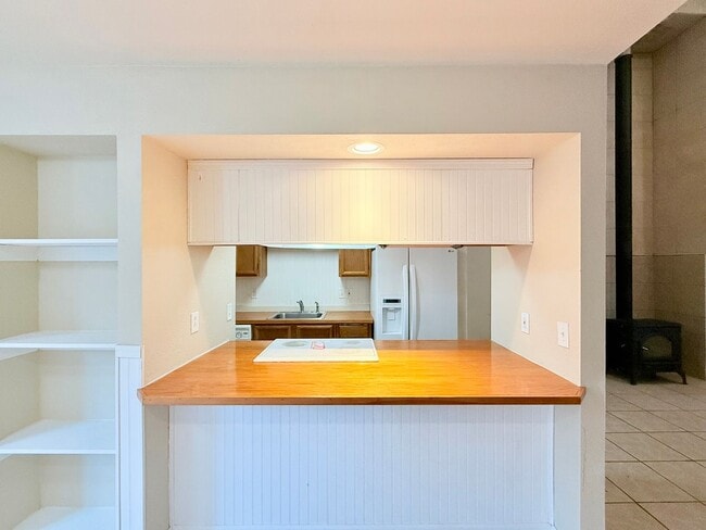 Building Photo - Jonason 10303 FF