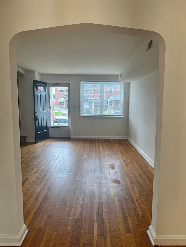 Building Photo - 3 Bedroom Middle River