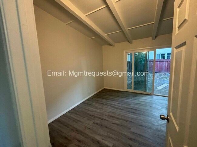 Foto del edificio - 1180 W Valencia Dr