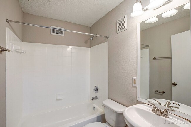 Foto del edificio - Towne at Lakewood Heights