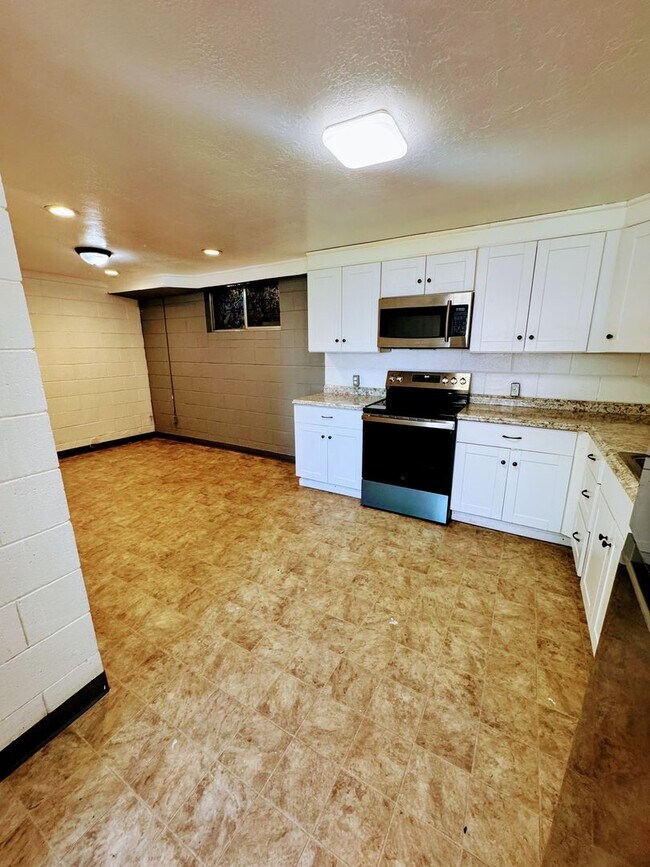 Building Photo - 3201 Springe St