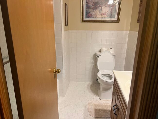 Building Photo - 6245 Gillham Dr