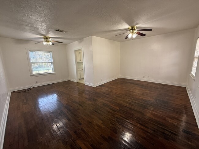 Building Photo - 565 24th St