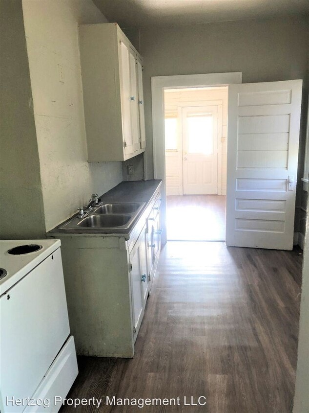 Building Photo - 2 br, 1 bath House - 303 S Lake