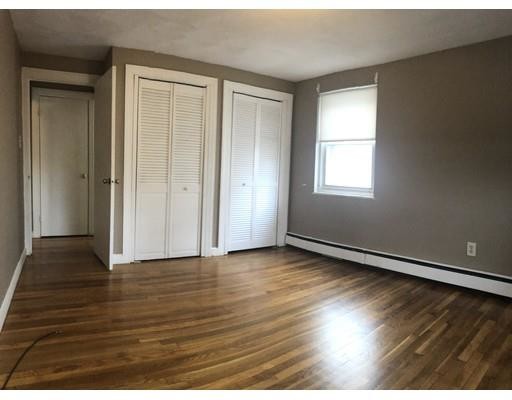 Building Photo - 842 Saratoga St