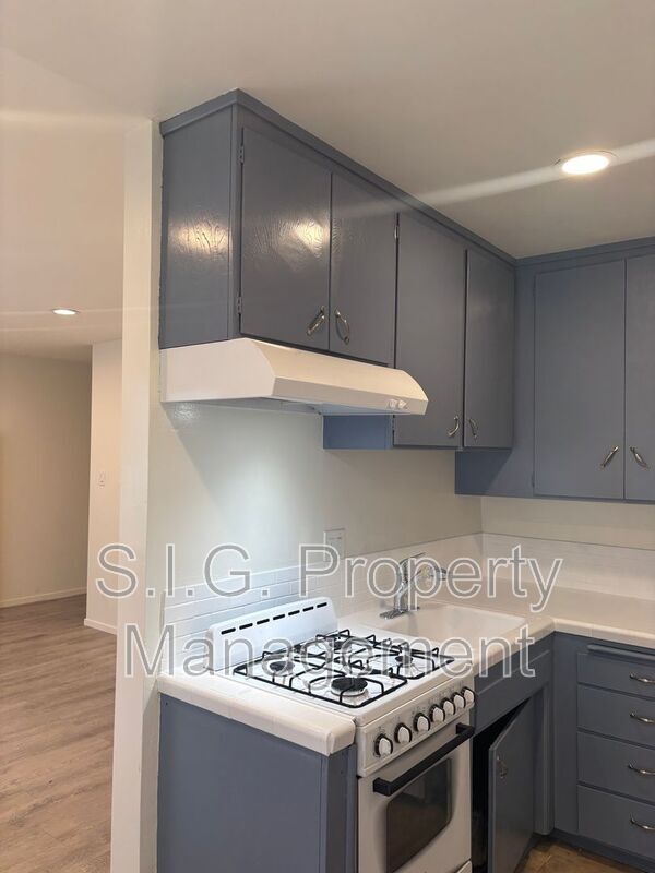 Foto del edificio - 220 W Spazier Ave