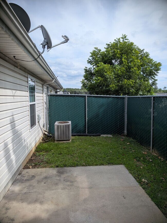 Building Photo - 407 Flowing Creek Dr