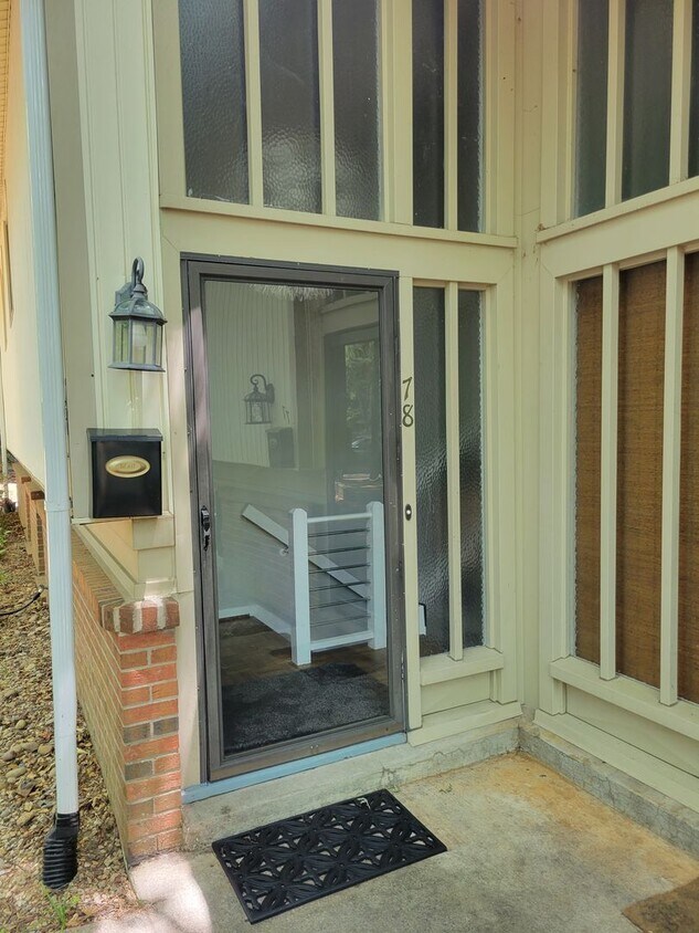 Foto principal - 2 Bed, 2.5 Bath Condo Available in Greenville