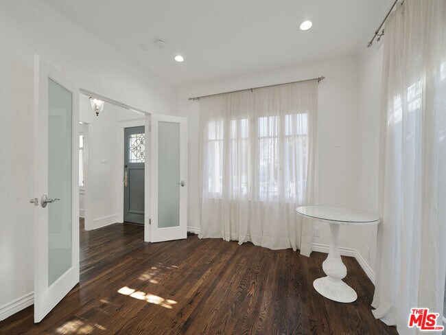 Foto del edificio - 743 N Orange Dr