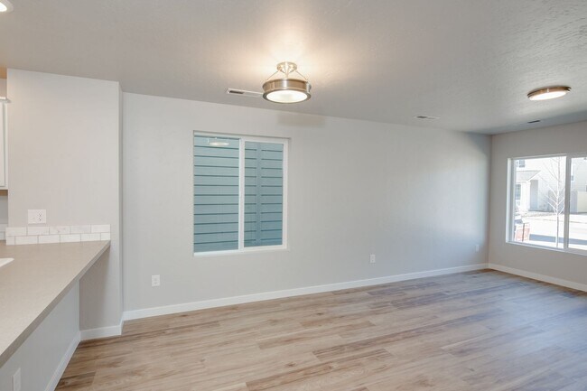 Foto del edificio - Beautiful, Modern 2 Bedroom Cottage Available!