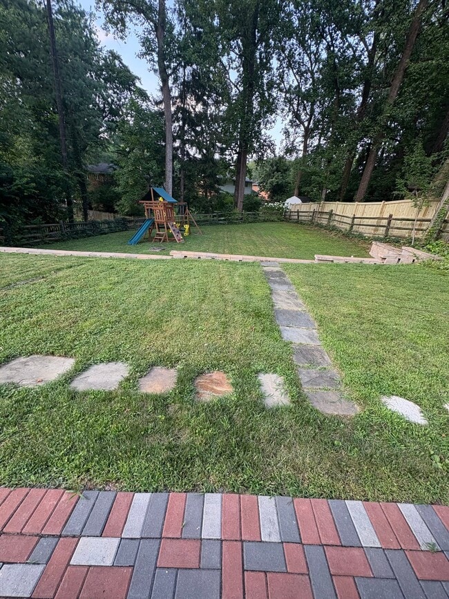 Photo - 9817 Inglemere Dr House