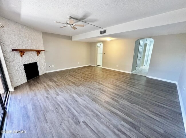 Foto del edificio - 2250 S Palmetto Ave