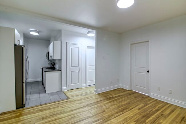 Building Photo - 3710 Chem. Queen Mary