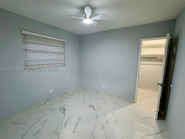 Foto del edificio - 1529 SW 22nd St