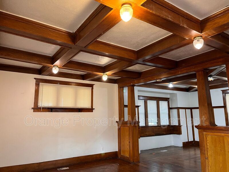 Building Photo - 3042 Fowler Ave