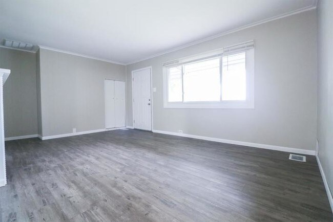 Foto del edificio - 7611 Northcote Ave
