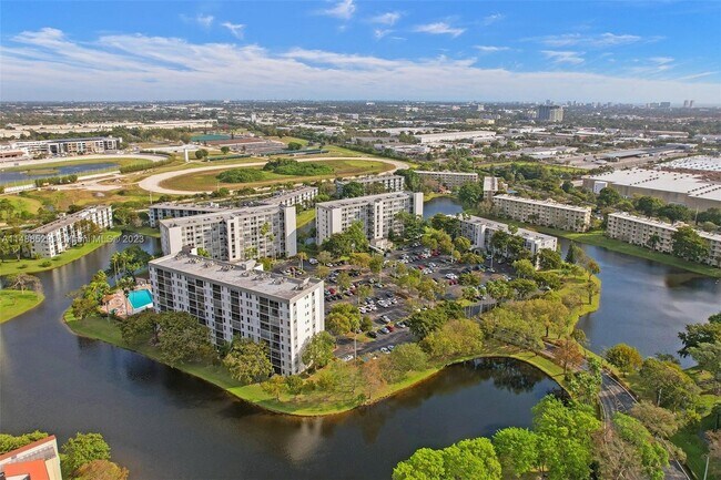 Photo - 2215 Cypress Island Dr Apartment