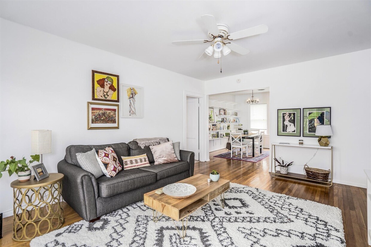 Foto principal - 2343 Wroxton Rd