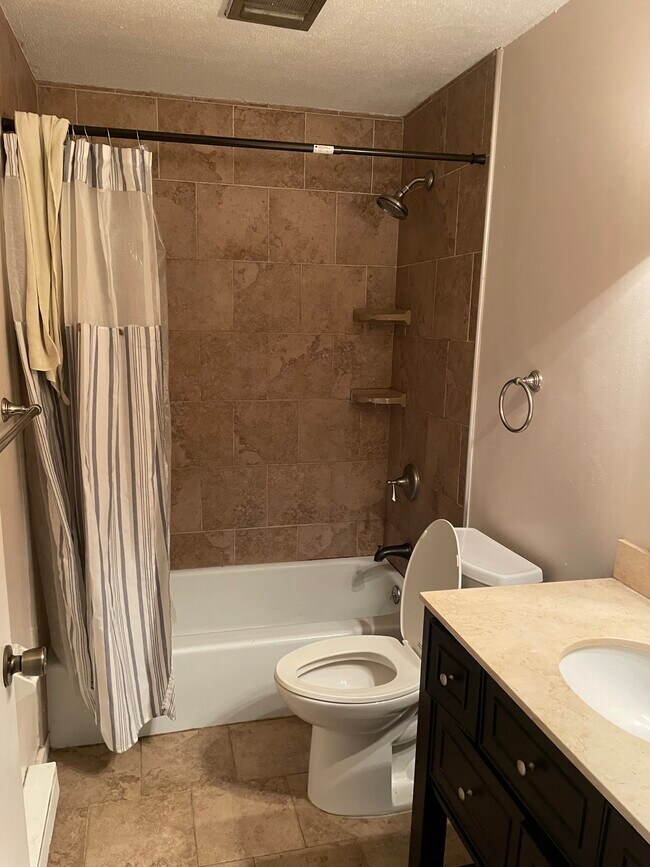 239 Old Farms Rd Unit 15A, Avon, CT 06001 Condo for Rent in Avon, CT