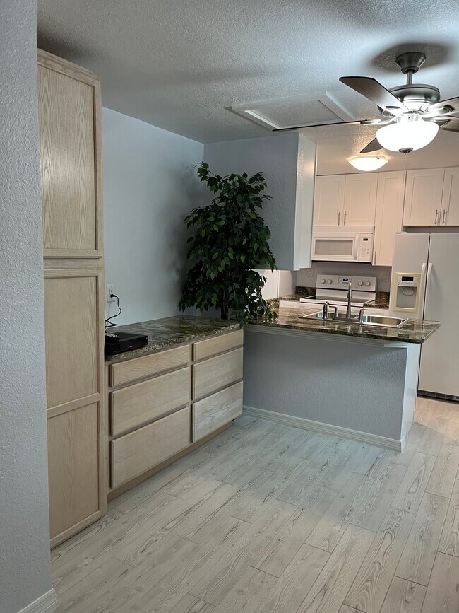 Foto del edificio - 2020 Lee Dr