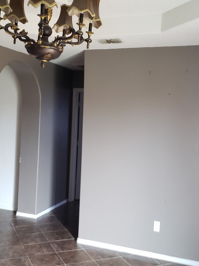 Comedor - 2734 Pompeii St