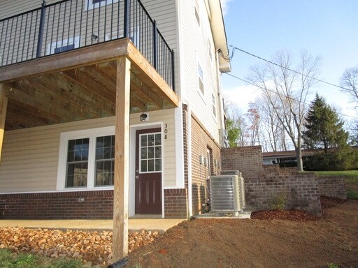 Building Photo - 122 Leach Dr