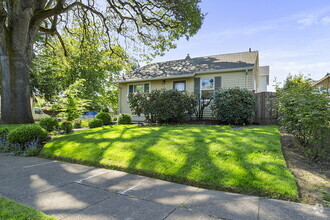 Building Photo - 1806 N Watts St