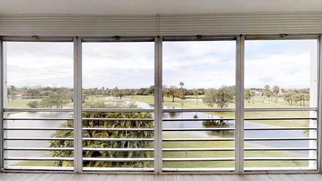 Foto del edificio - 3980 Oaks Clubhouse Dr