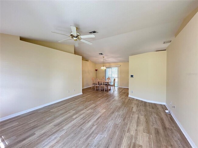 Foto del edificio - 5261 SE 15th Ave