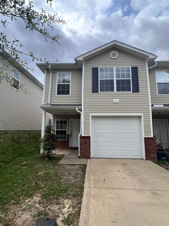 Foto del edificio - Crestview Townhouse