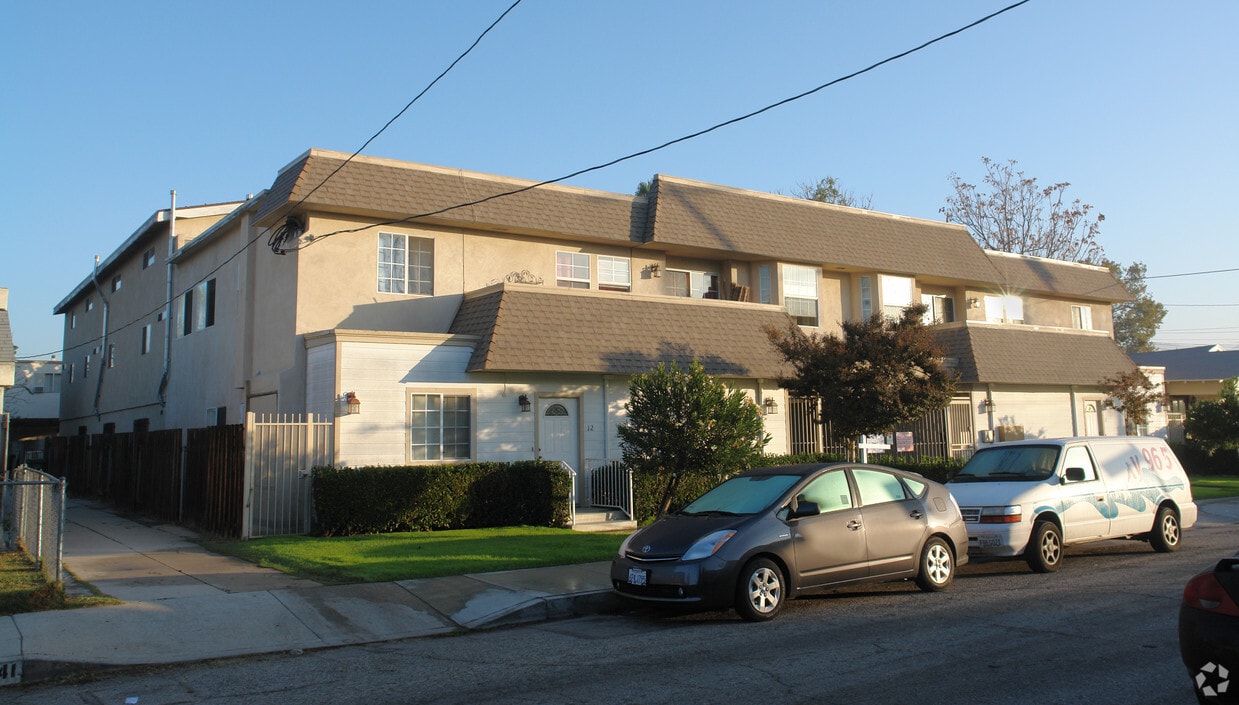 Primary Photo - 11337 Collins St