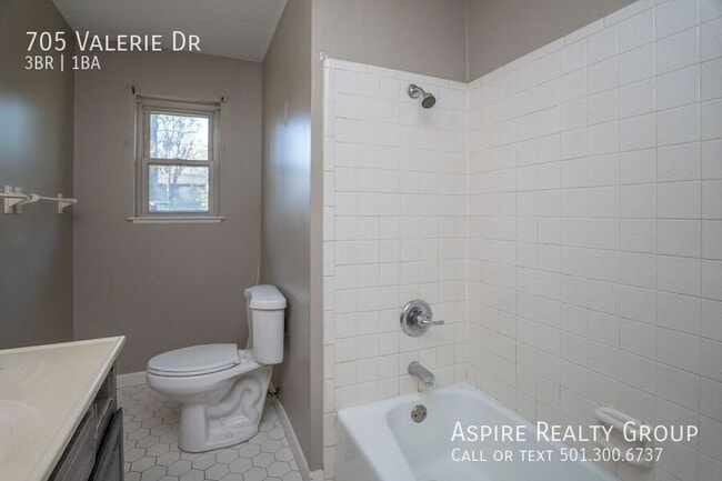 Building Photo - 705 Valerie Dr