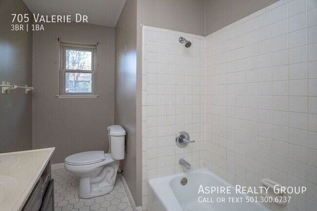 Foto del edificio - 705 Valerie Dr