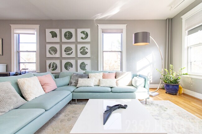 living room - 2359 Flora St