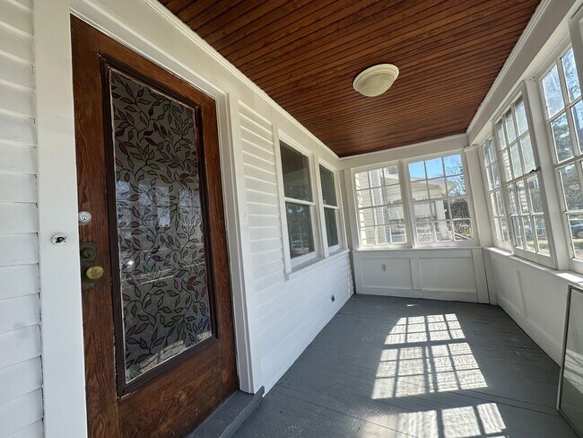 Foto del edificio - SINGLE FAMIKY FOR RENT IN MAPLEWOOD LOCATION !