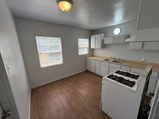 Building Photo - Cozy home in Visalia Rent Ready