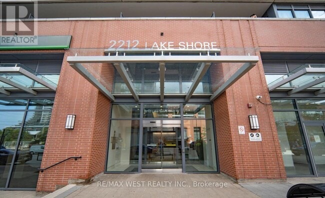 Building Photo - 2212 Lake Shore Blvd W