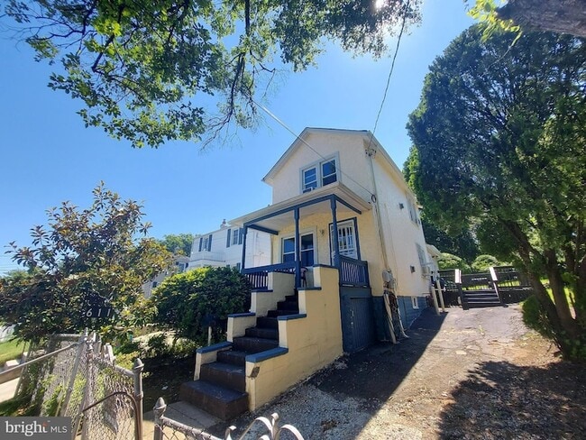 Photo - 611 60th Pl House