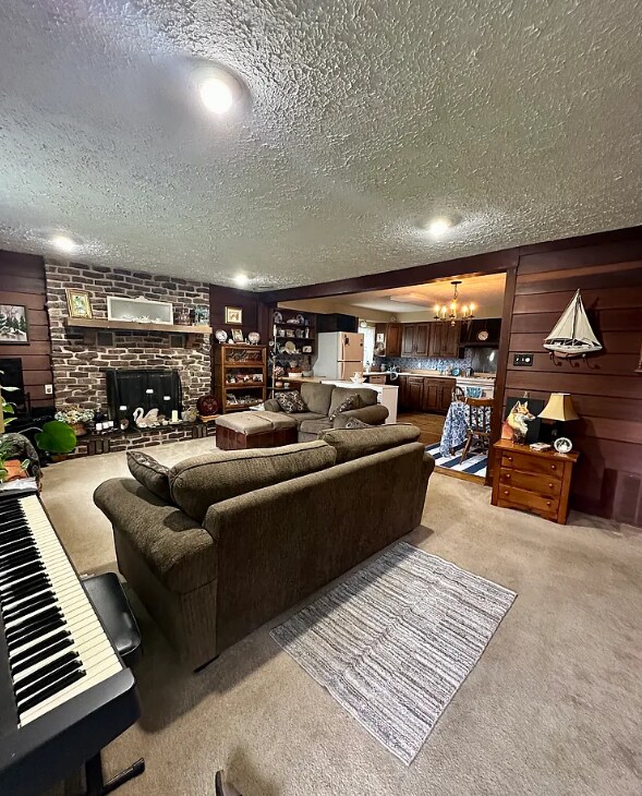 Living Room/Kitchen - 1840 Indianapolis Rd