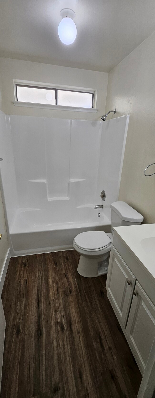 Baño de invitados - 5516 Ramona Ct