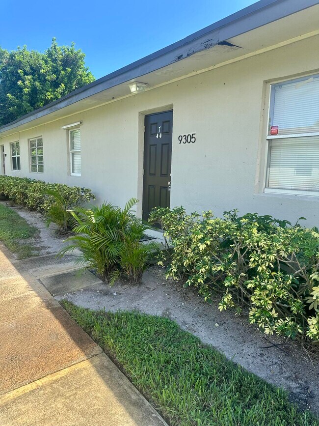 Foto del edificio - 9305 Sunrise Dr