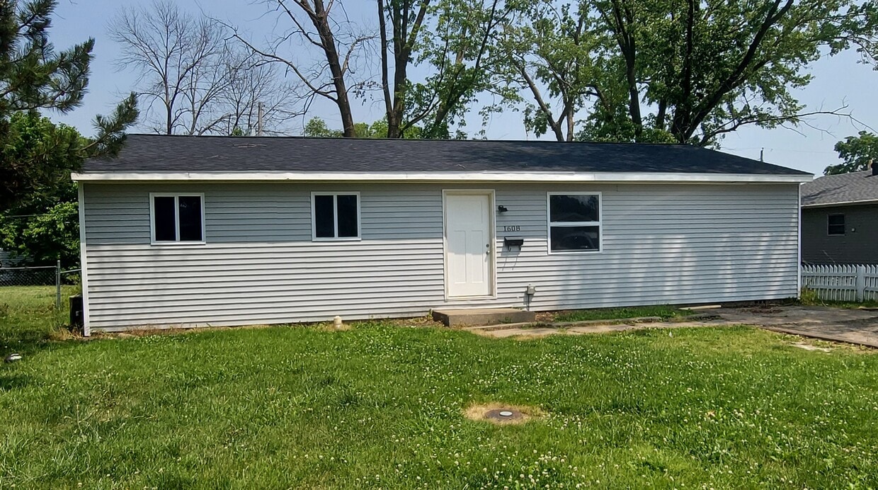 Primary Photo - 1608 N Clark St