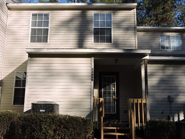 Foto principal - Over-Sized Four Bedroom, Three Bath Two St...