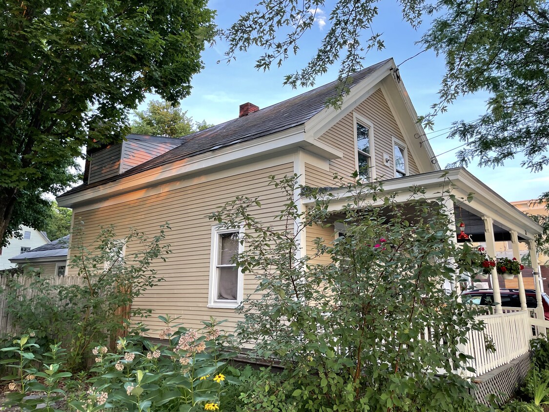 Building Photo - 160 N Champlain St