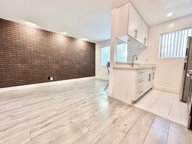 Foto del edificio - 1315 N June St