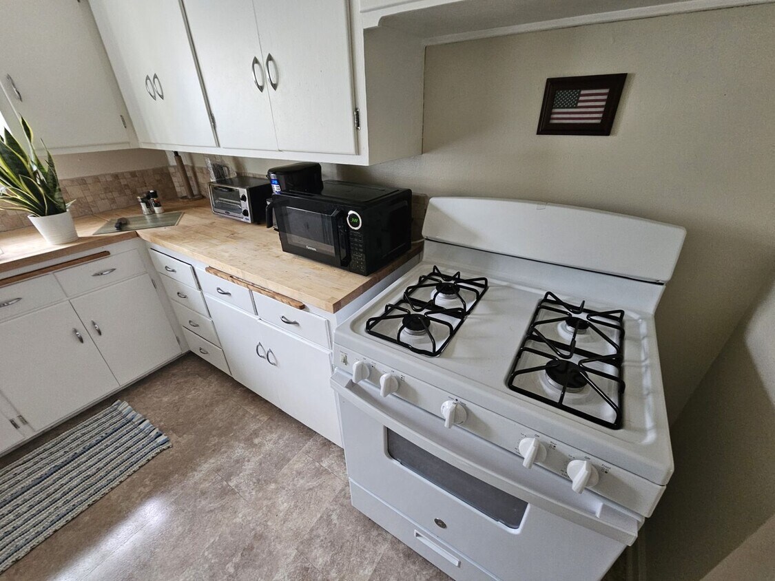 Foto del edificio - 2571-2573 N 74th St. (Duplex)