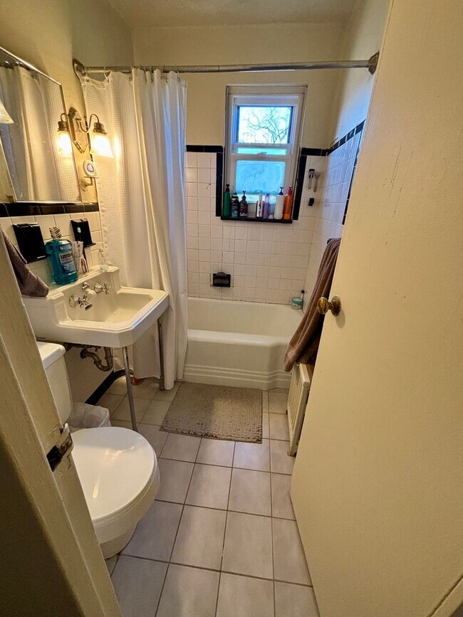 Foto del edificio - Spacious and Bright Shadyside 1 Bedroom