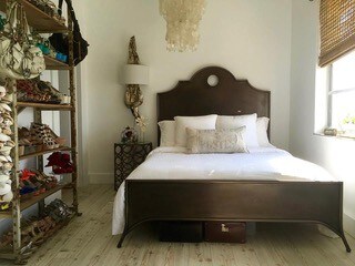 Queen bed - 2109 Bayshore Blvd