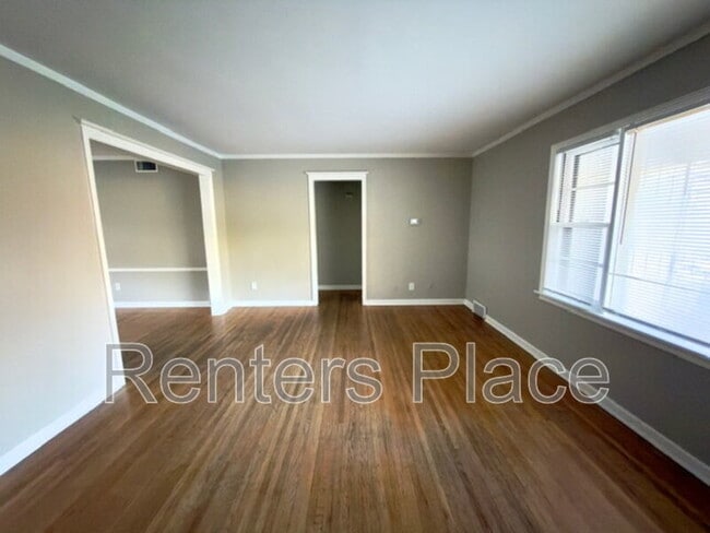 Foto del edificio - 3315 S Lewis Ave