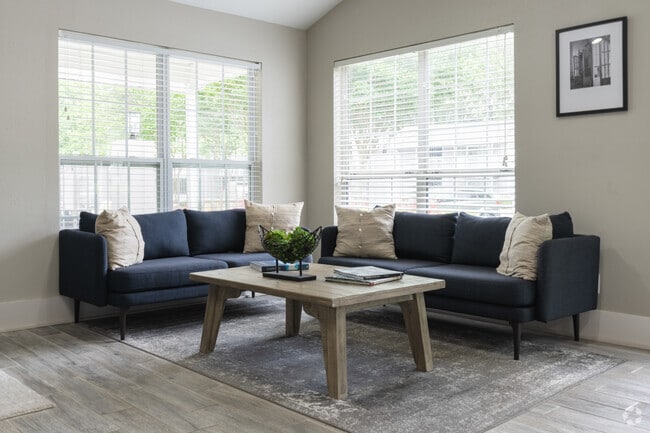 Interior de la oficina de arrendamientos - Reserve at Sweetwater Creek